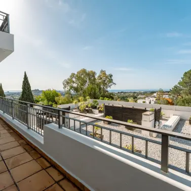 Long-term rent of middle floor apartment in La Quinta