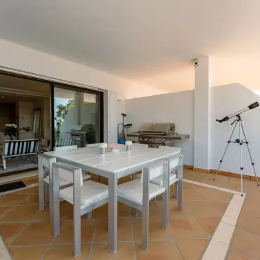 Long-term rent of middle floor apartment in La Quinta