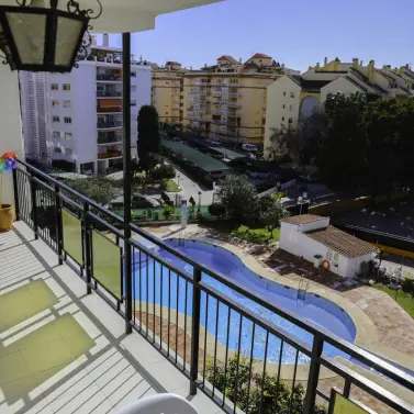 Venta de apartamento en planta media en Los Boliches