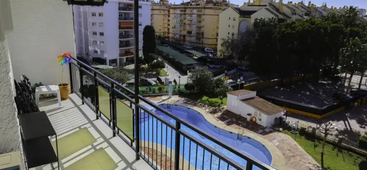 Venta de apartamento en planta media en Los Boliches 0