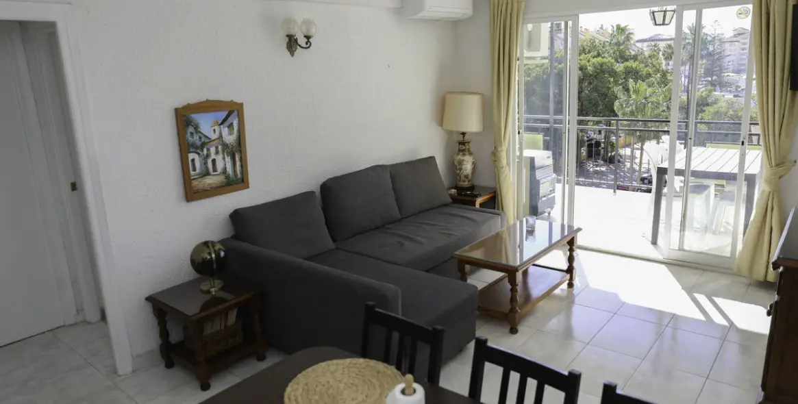 Venta de apartamento en planta media en Los Boliches 2