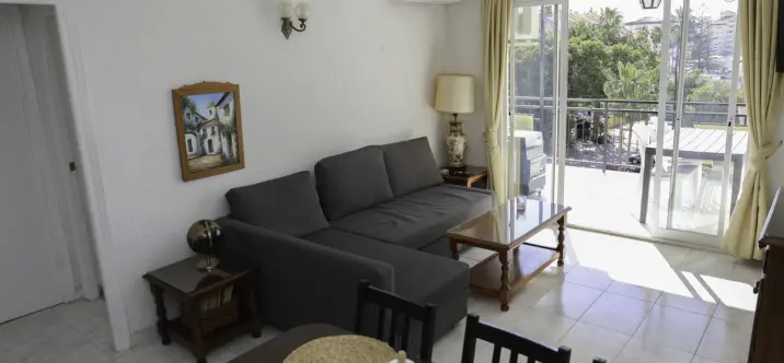 Venta de apartamento en planta media en Los Boliches 1