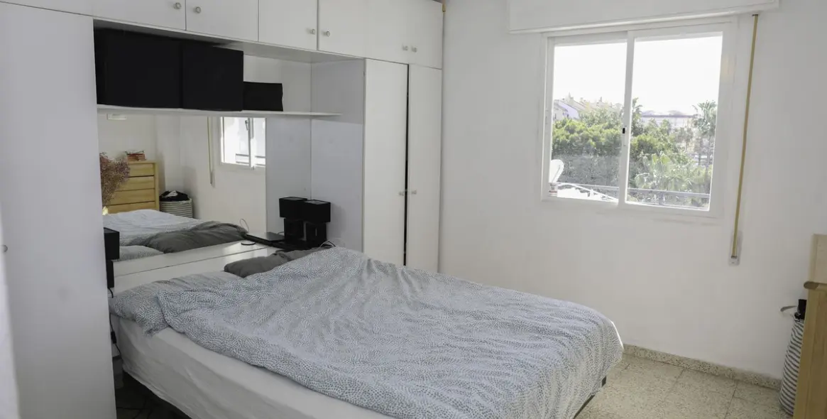 Venta de apartamento en planta media en Los Boliches 18