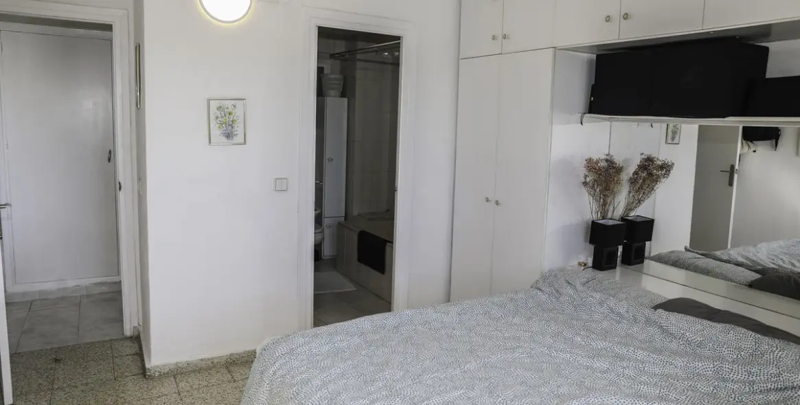 Venta de apartamento en planta media en Los Boliches 19