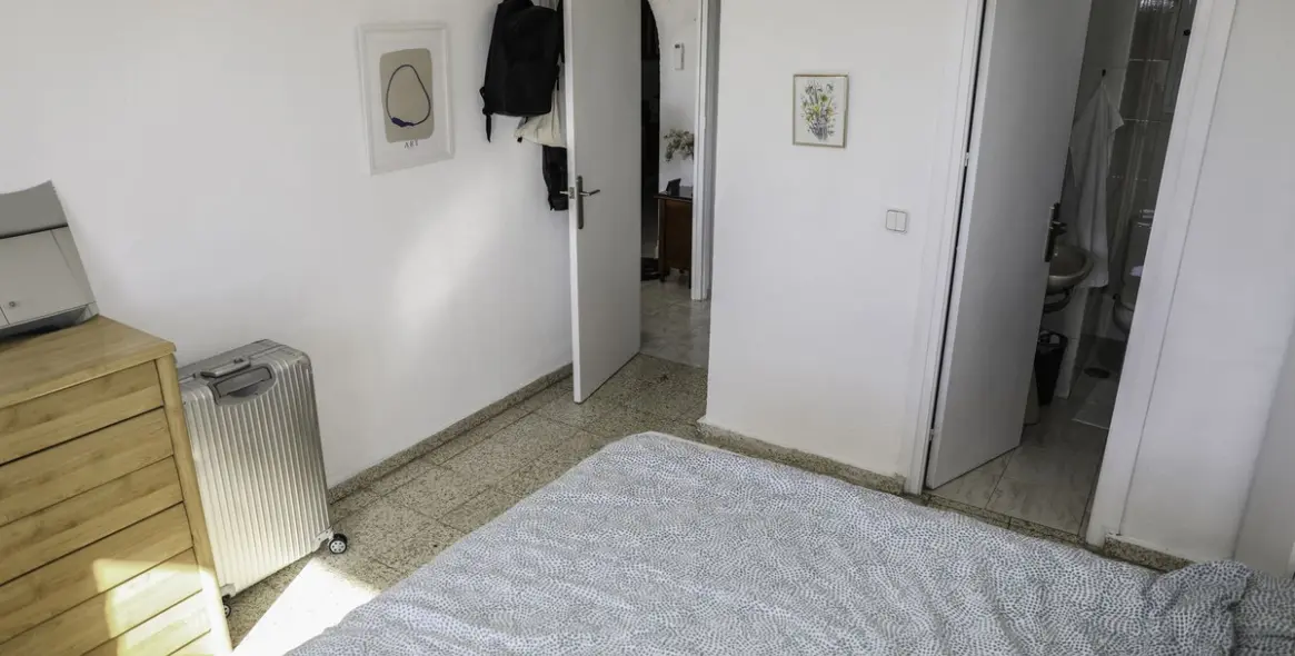 Venta de apartamento en planta media en Los Boliches 20