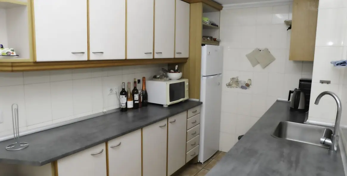 Venta de apartamento en planta media en Los Boliches 27