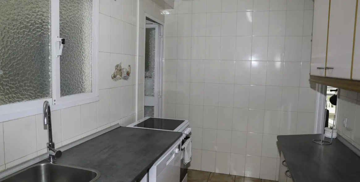 Venta de apartamento en planta media en Los Boliches 30