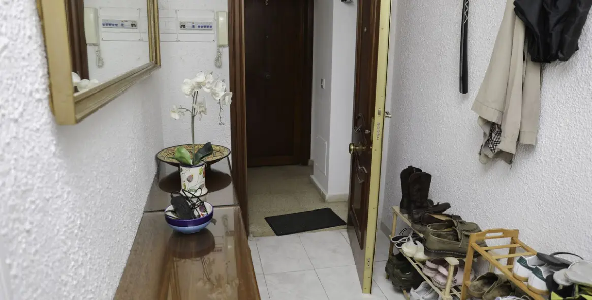 Venta de apartamento en planta media en Los Boliches 33