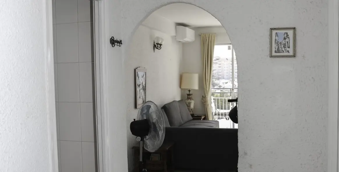 Venta de apartamento en planta media en Los Boliches 36