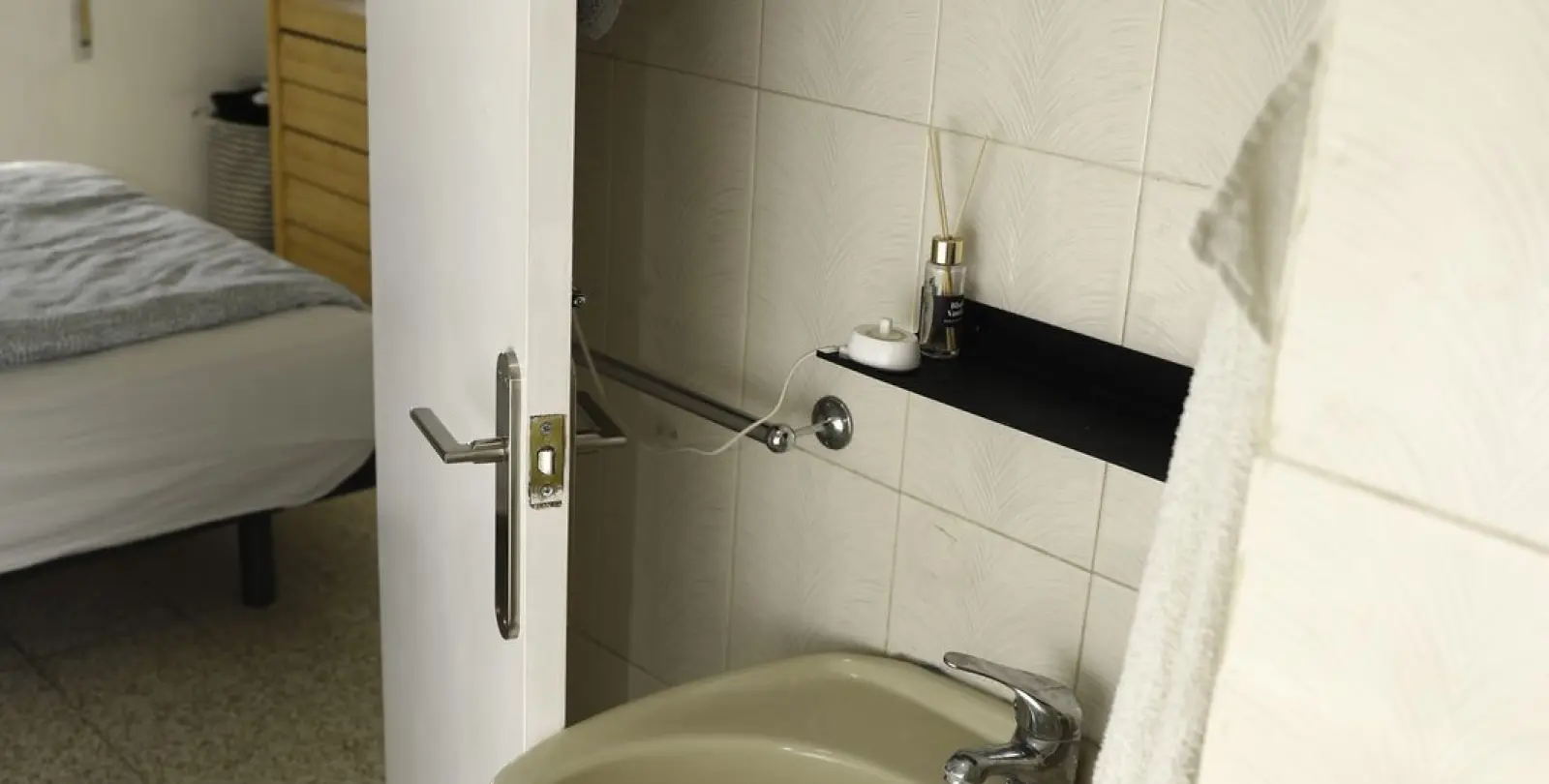 Venta de apartamento en planta media en Los Boliches 25