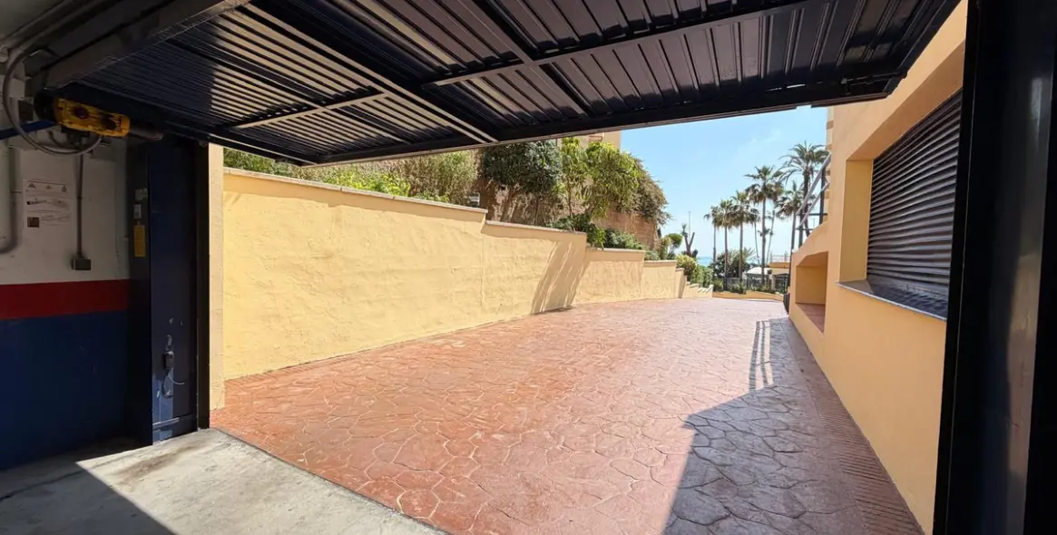 Sale of middle floor apartment in Benalmadena 20