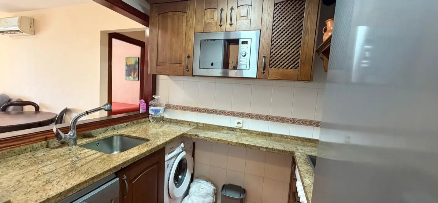 Sale of middle floor apartment in Benalmadena 2