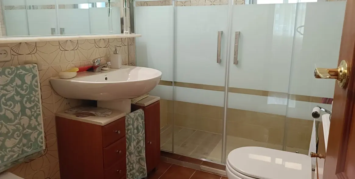 Sale of middle floor apartment in Fuengirola 13