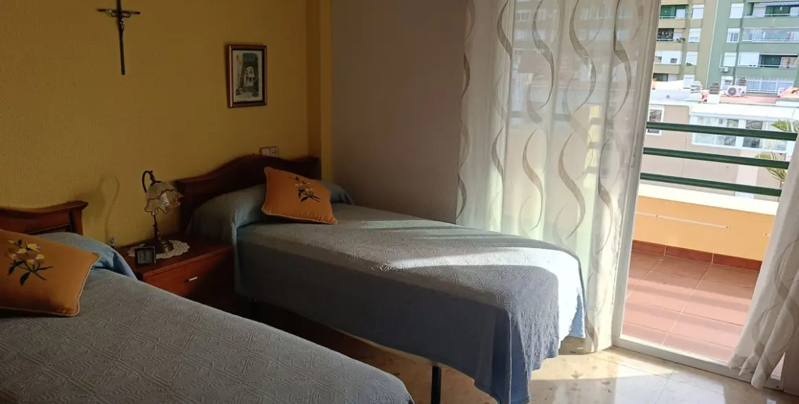 Sale of middle floor apartment in Fuengirola 15