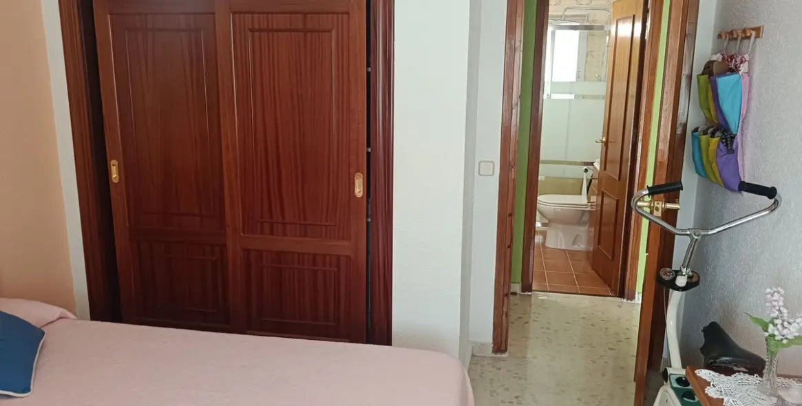 Sale of middle floor apartment in Fuengirola 16