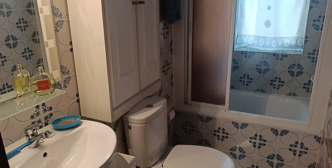 Sale of middle floor apartment in Fuengirola 17