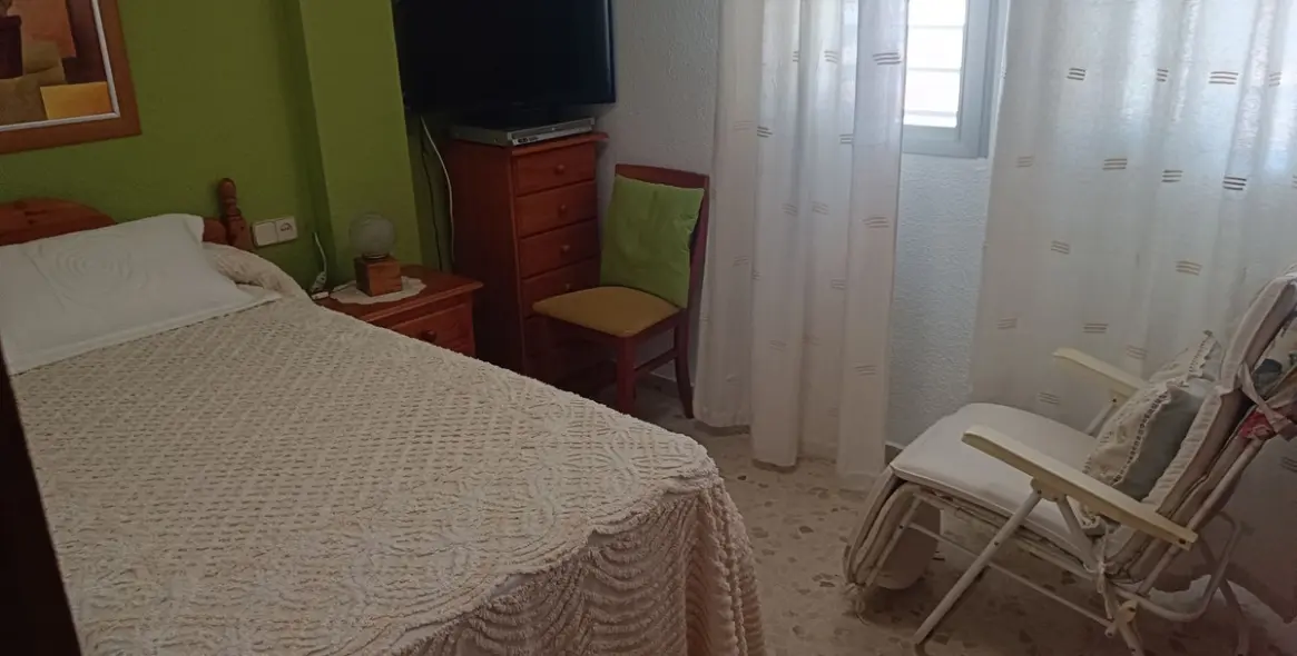 Sale of middle floor apartment in Fuengirola 18