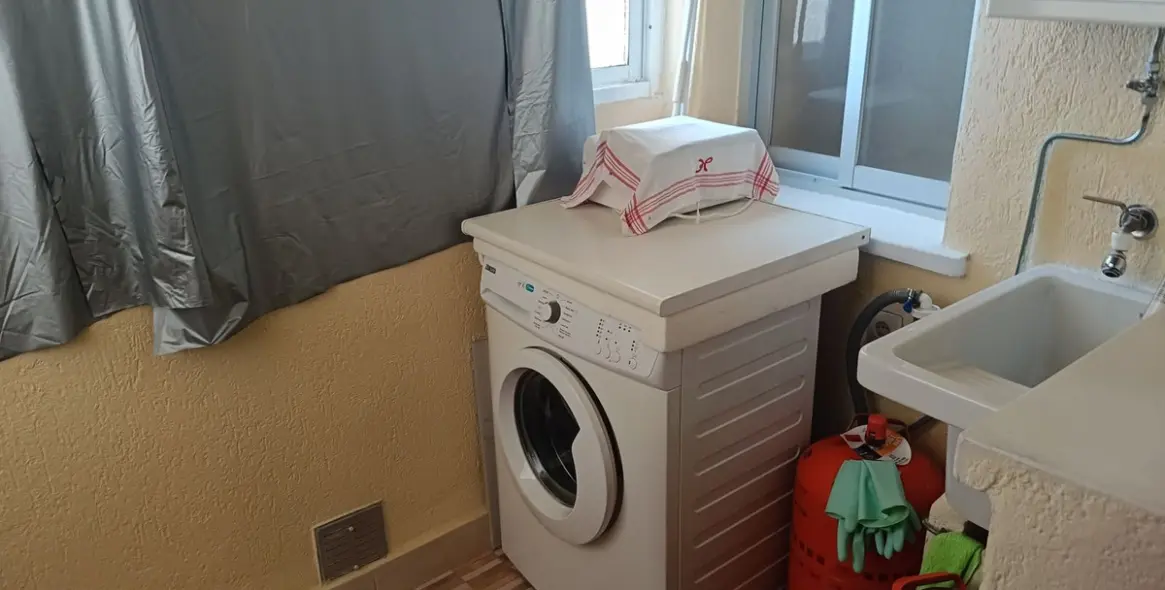 Sale of middle floor apartment in Fuengirola 21