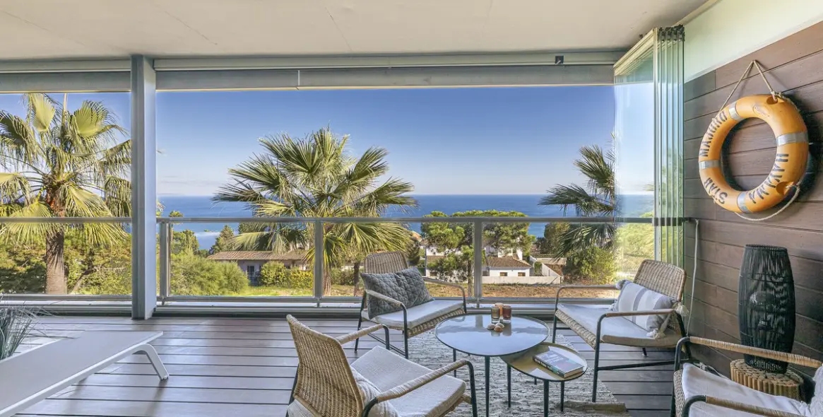 Sale of middle floor apartment in Manilva 1