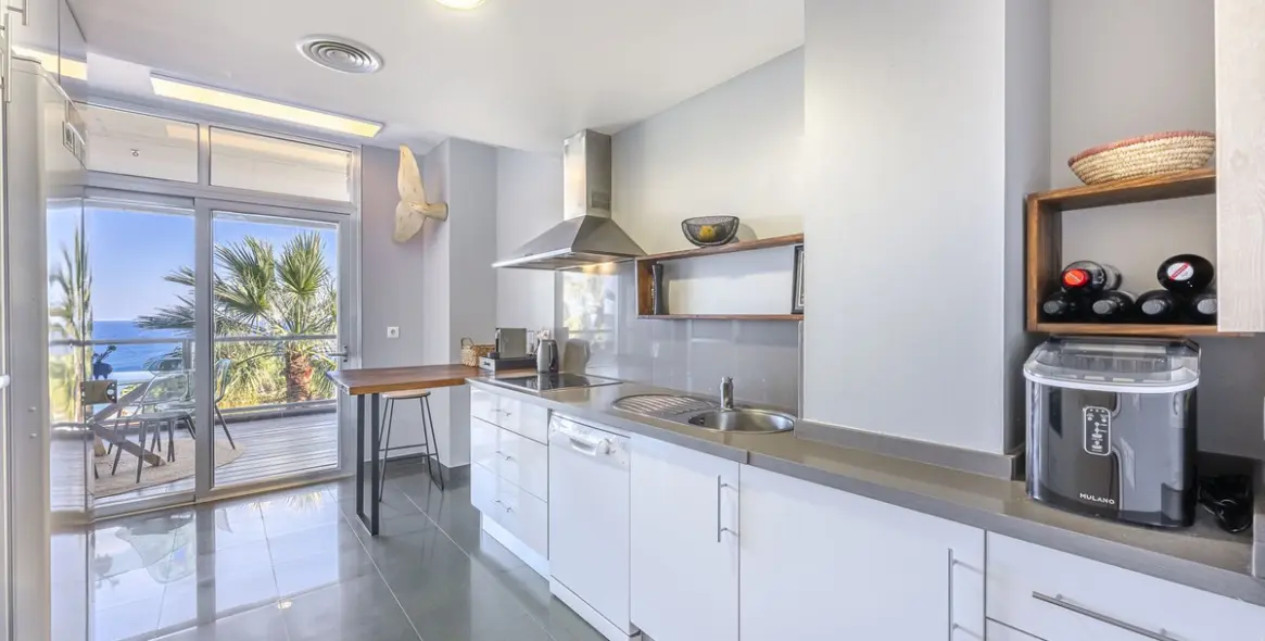 Sale of middle floor apartment in Manilva 2