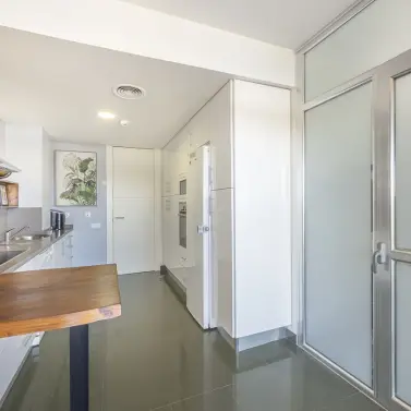 Venta de apartamento en planta media en Manilva