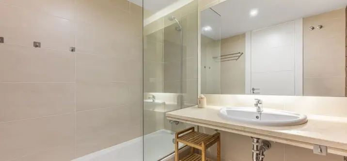 Venta de apartamento en planta media en Manilva 4