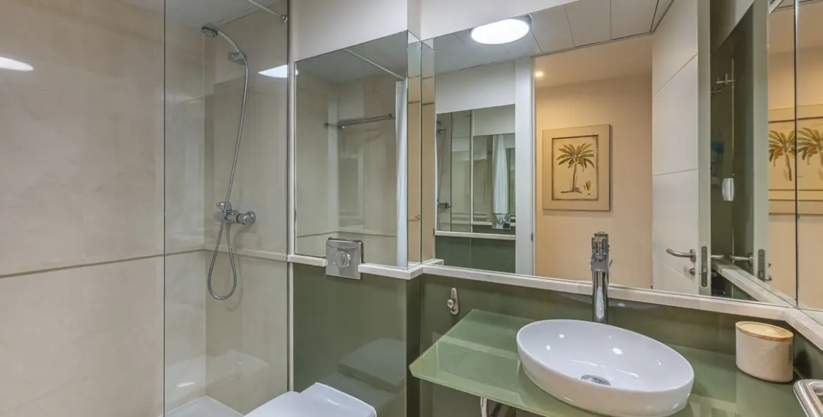 Sale of middle floor apartment in Manilva 7