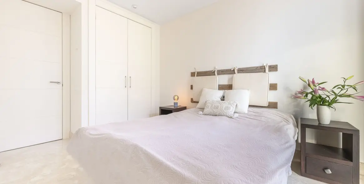 Sale of middle floor apartment in Manilva 9