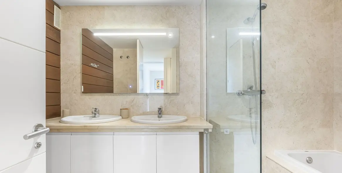 Sale of middle floor apartment in Manilva 13