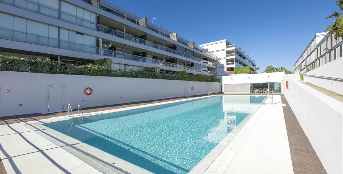 Sale of middle floor apartment in Manilva 14