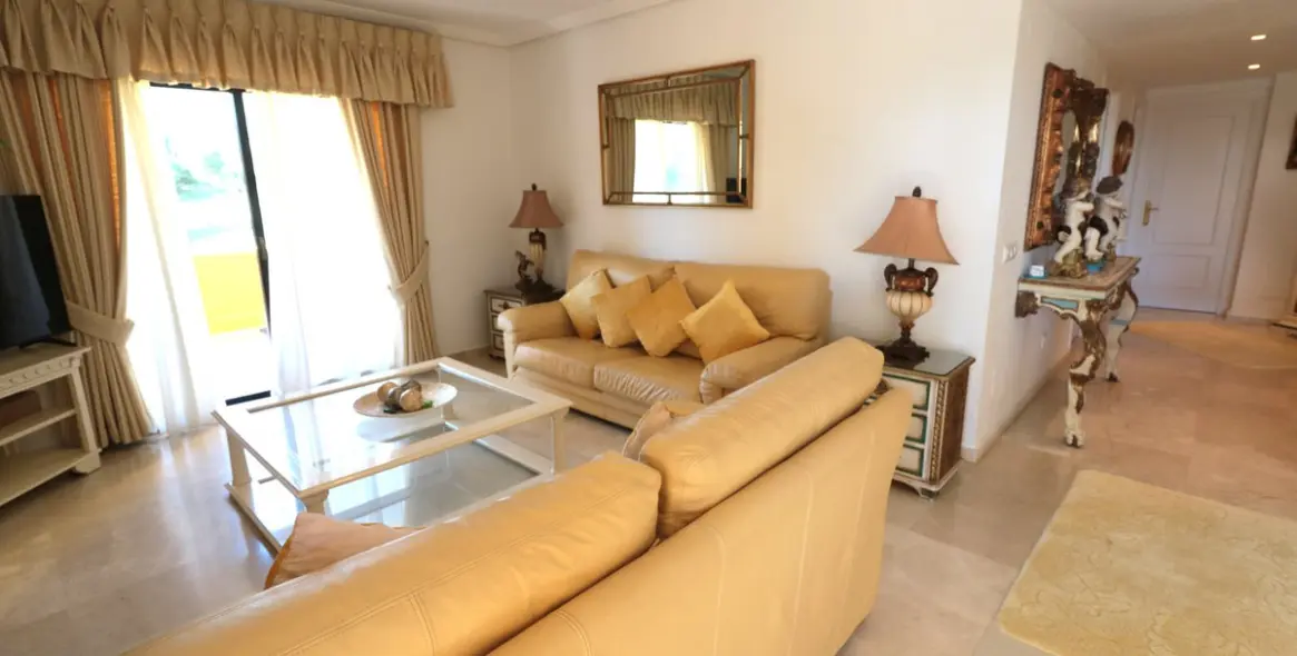 Sale of ground floor apartment in New Golden Mile 10