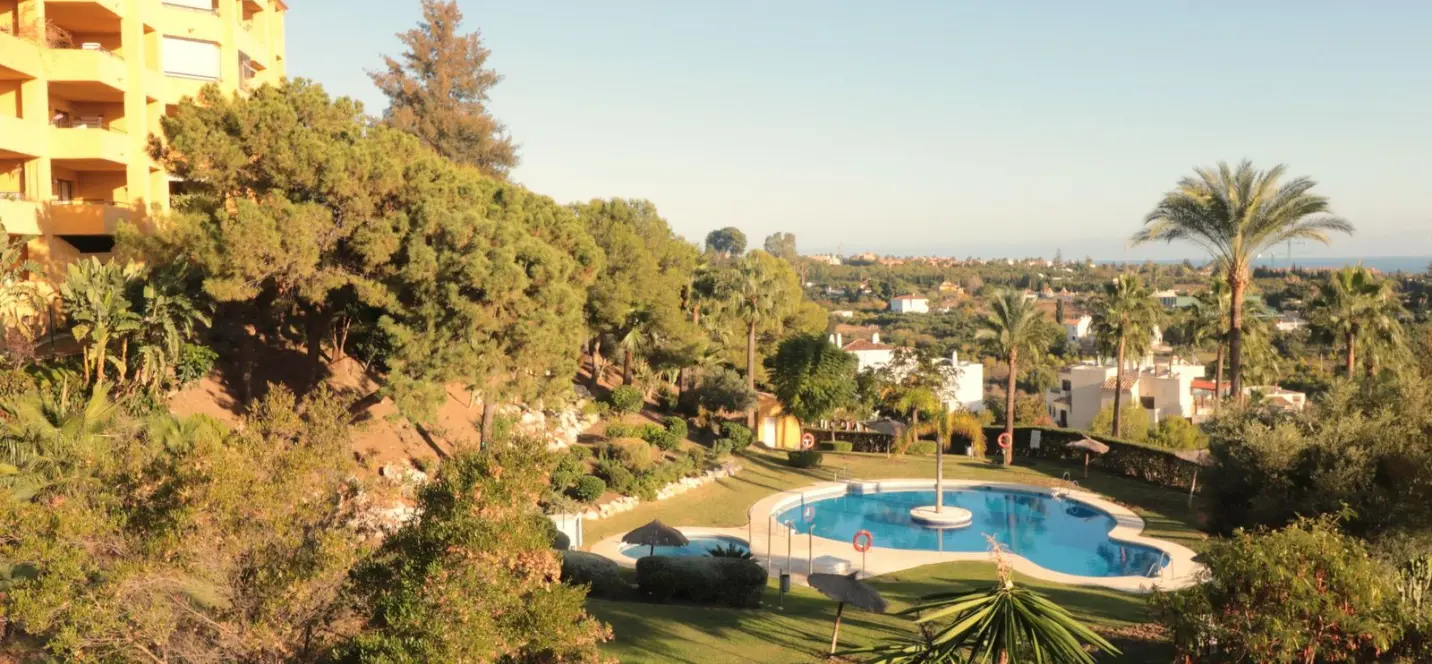 Sale of ground floor apartment in New Golden Mile 4