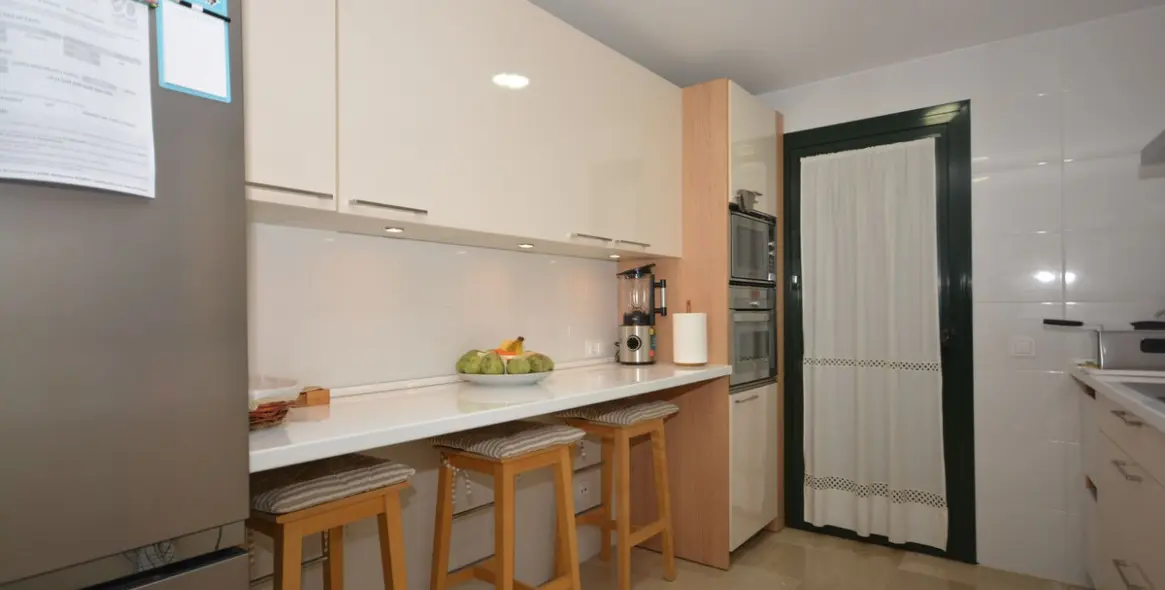 Sale of middle floor apartment in San Pedro de Alcántara 10