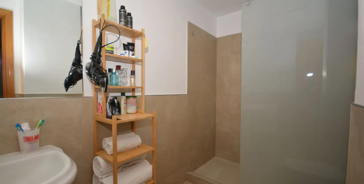 Sale of middle floor apartment in San Pedro de Alcántara 17