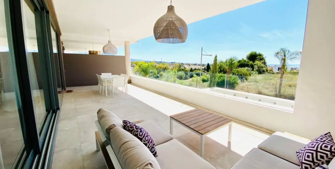 Sale of ground floor apartment in New Golden Mile 1