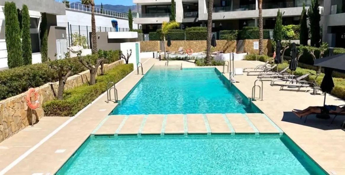 Sale of ground floor apartment in New Golden Mile 2