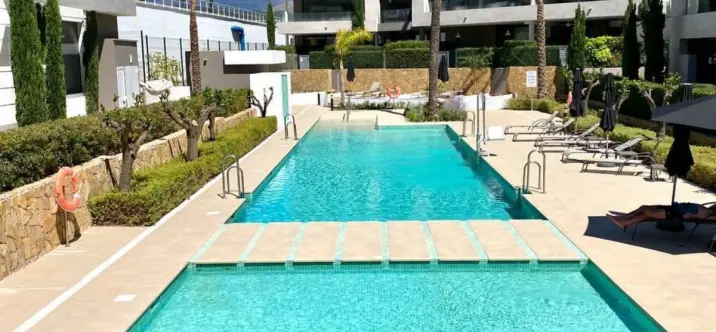 Sale of ground floor apartment in New Golden Mile 1