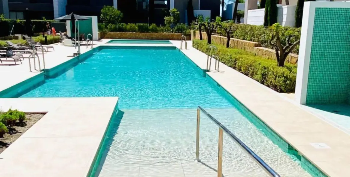 Sale of ground floor apartment in New Golden Mile 3