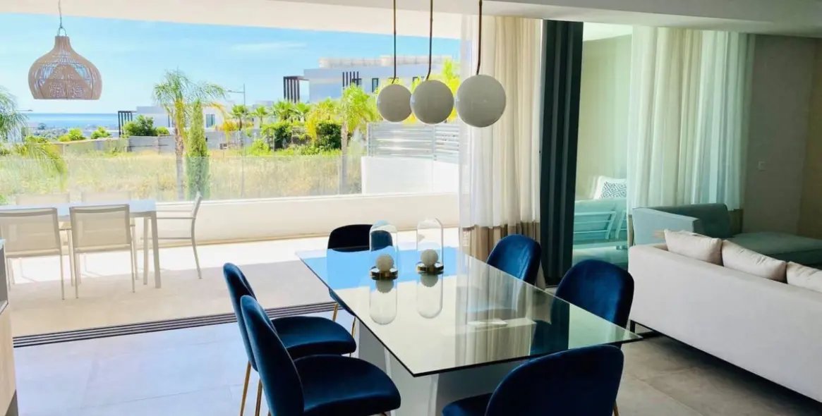 Sale of ground floor apartment in New Golden Mile 8