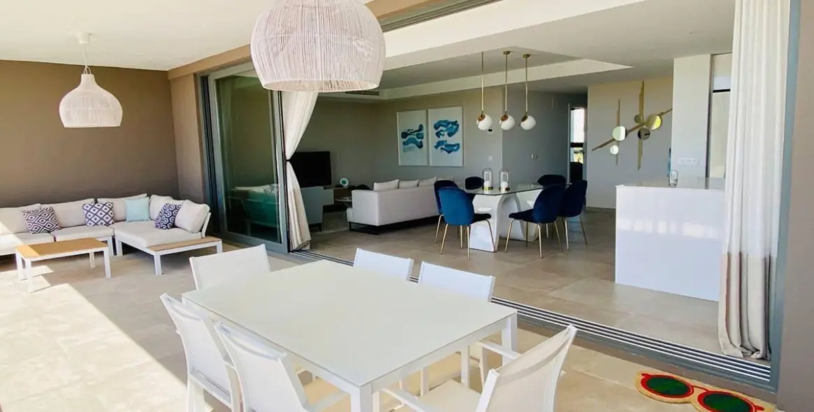 Sale of ground floor apartment in New Golden Mile 18