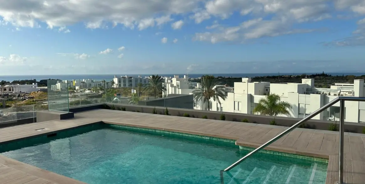 Sale of ground floor apartment in New Golden Mile 20