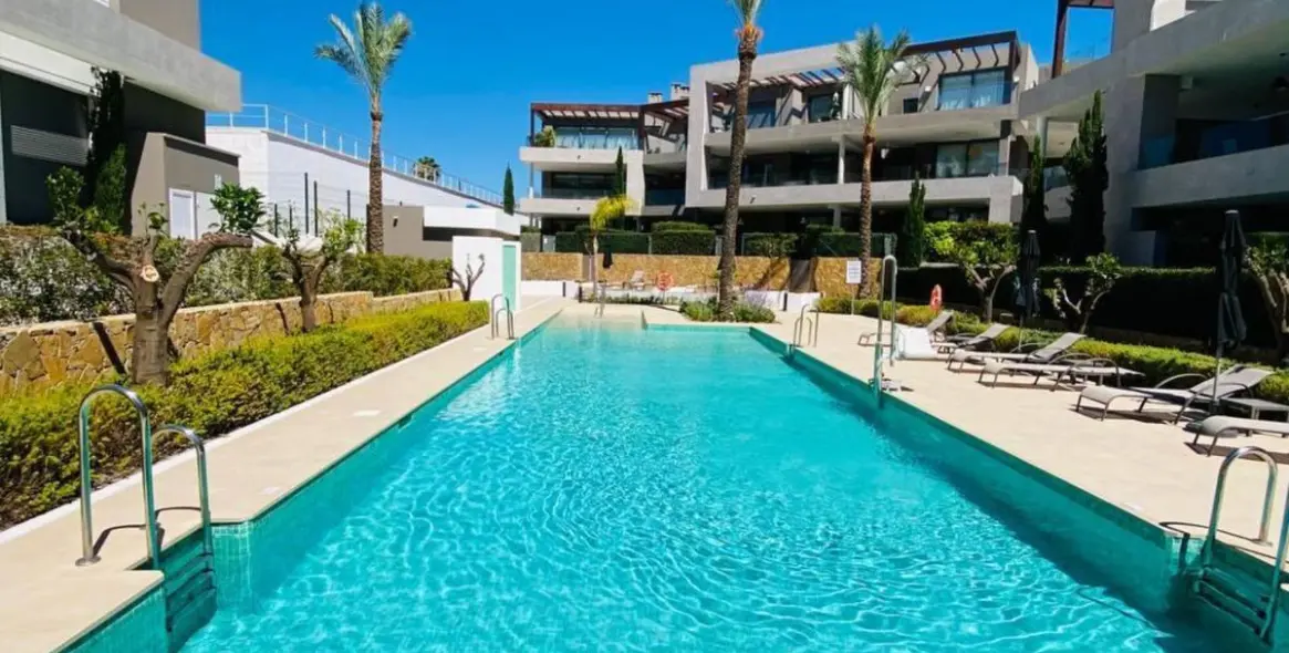 Sale of ground floor apartment in New Golden Mile 21