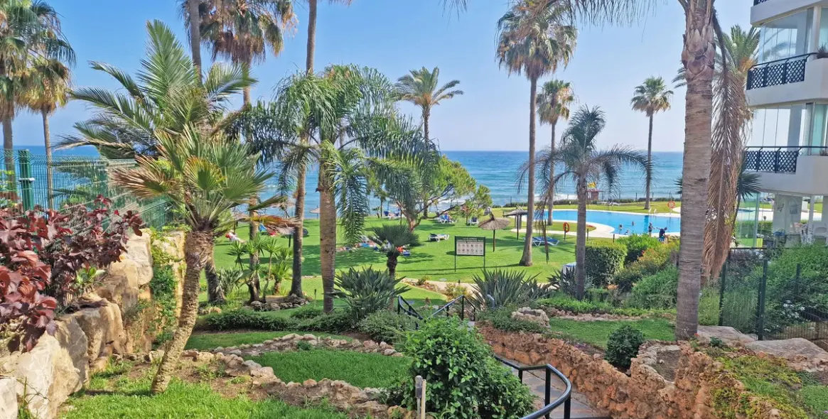 Sale of ground floor apartment in Calahonda 4