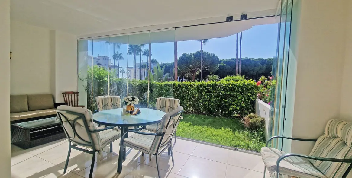 Sale of ground floor apartment in Calahonda 10