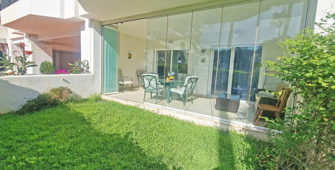 Sale of ground floor apartment in Calahonda 12