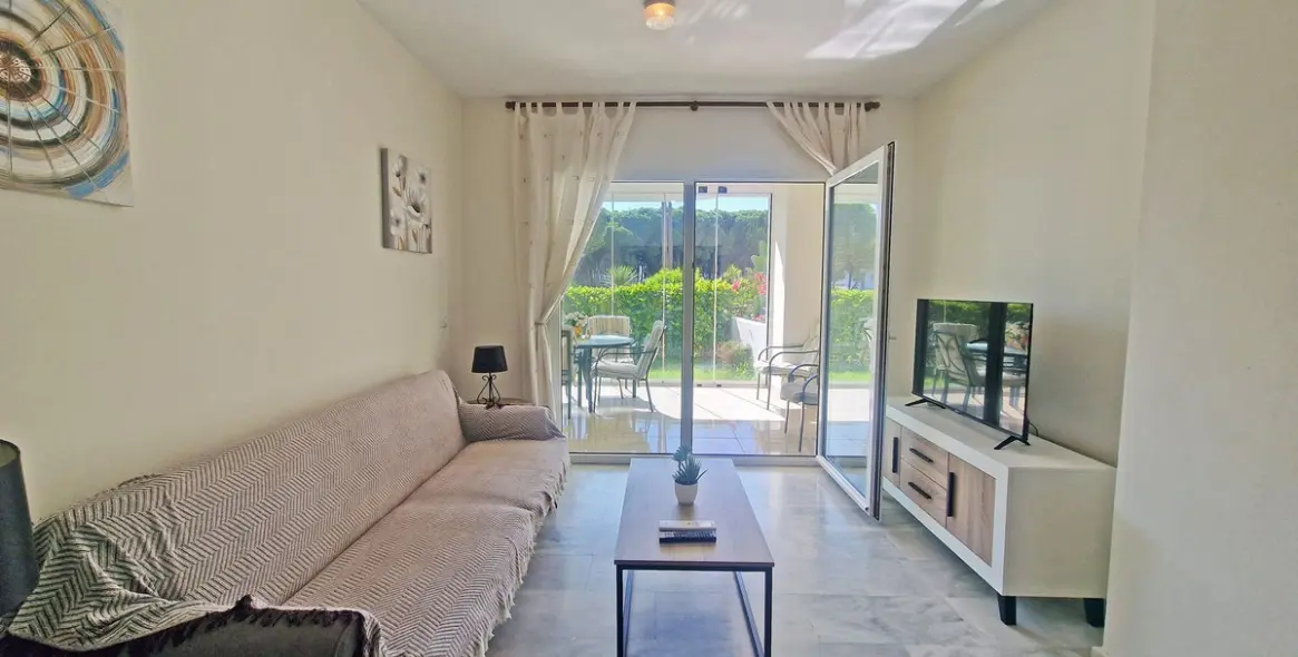 Sale of ground floor apartment in Calahonda 15