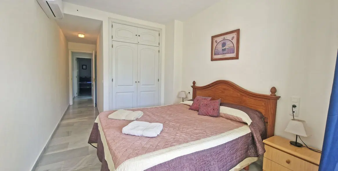 Sale of ground floor apartment in Calahonda 20