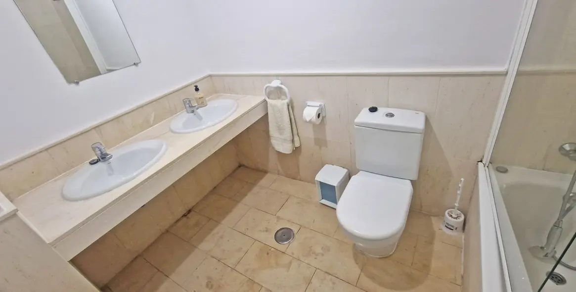 Sale of ground floor apartment in Calahonda 23