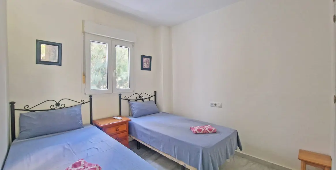 Sale of ground floor apartment in Calahonda 24