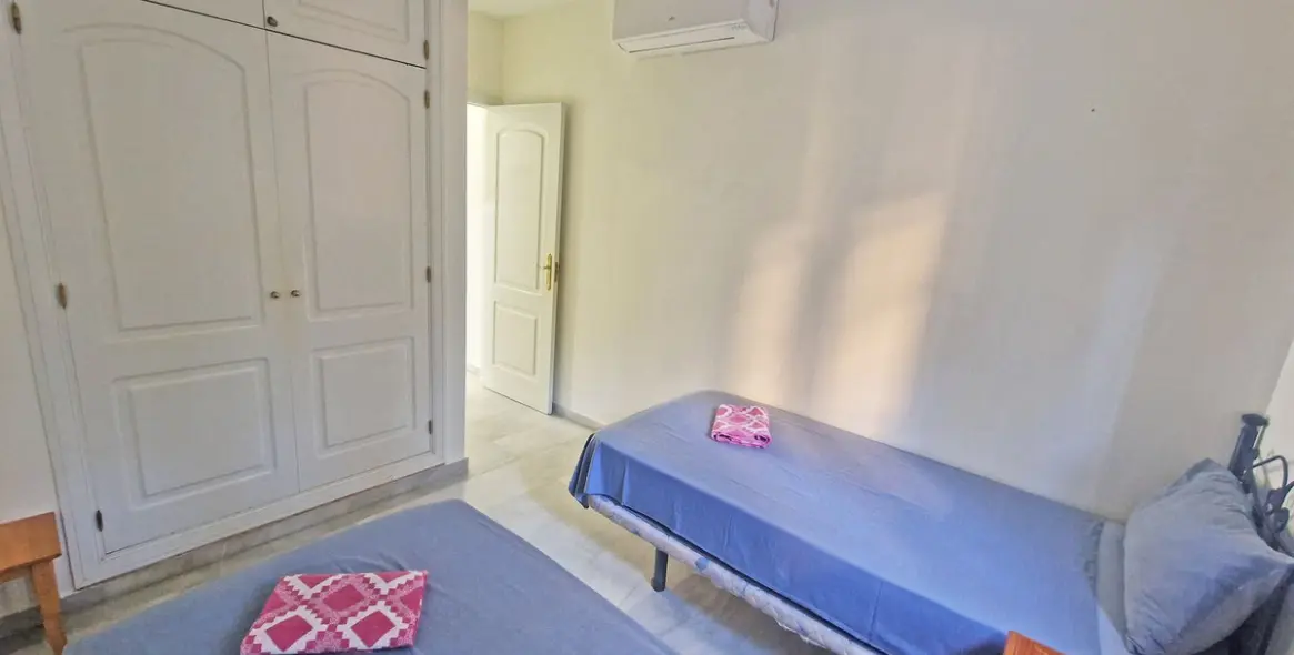 Sale of ground floor apartment in Calahonda 25